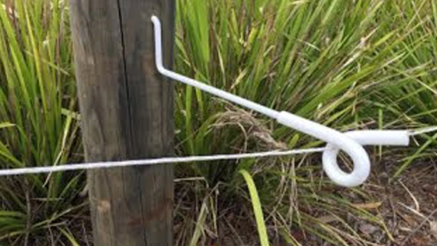 Zopf-Pfosten-Isolator für Holz pfosten mit elektrischem Zaun ausdruck